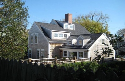 Nantucket Town House | Beautifully Restored in-Town Antique
