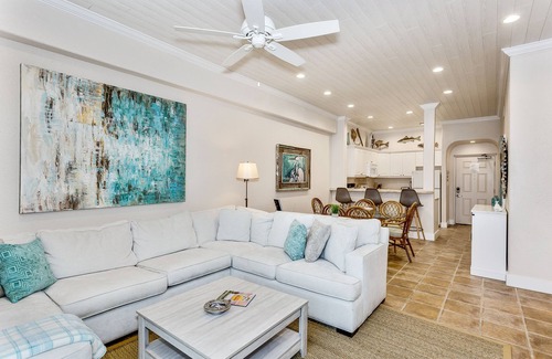 Pensacola Beach Condo | Beautifully updated 2 BR w extra bunk room, family friendly, ocean front condo