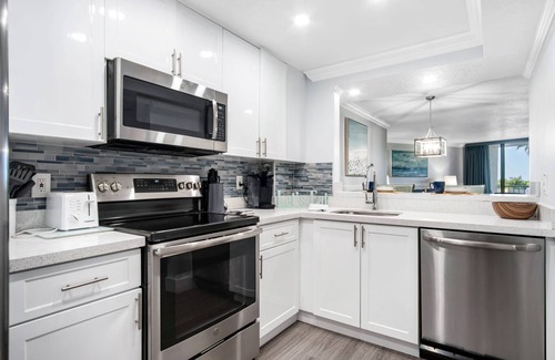 Marco Island Condo | Beautifully Updated Beachfront Condo w/Resort Amenities, including Heated Pool & WiFi