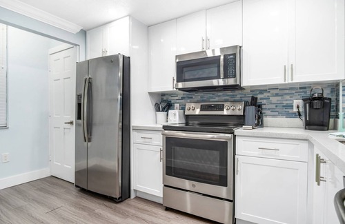 Marco Island Condo | Beautifully Updated Beachfront Condo w/Resort Amenities, including Heated Pool & WiFi