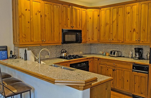 Edwards House | Beaver Creek-Arrowhead Steps from Skiing, Hiking, MTB, Pool/Hot Tub,Free Shuttle