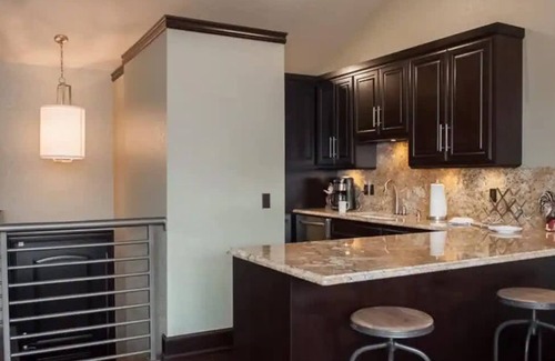 Prairie Creek House | Beaver Lake Townhome: Balcony, King Bed & Gym