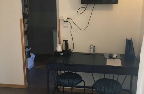 Puget Bed & Breakfast | Bed and Breakfast 'Gourmandise' with Shared Pool, Wi-Fi and Air Conditioning