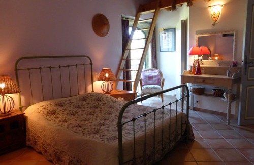 Pertuis House | Bed and Breakfast in a charming house in the heart of the Luberon, Lavender room