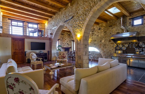 Maroulas House | Bed and breakfast in historic Venetian mansion