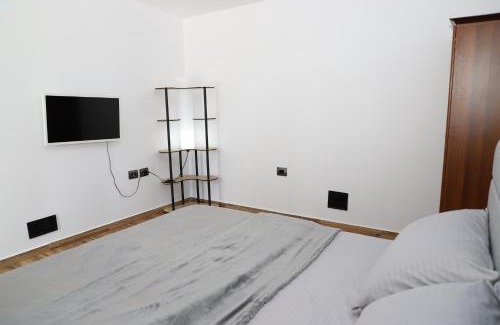 Berat Bed & Breakfast | Bed and Breakfast Isra - Garden Retreat