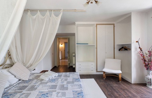 Seiano Bed & Breakfast | Bed and Breakfast 'Camera Seiano In Villa Vista Mare' with Shared Terrace and Wi-Fi