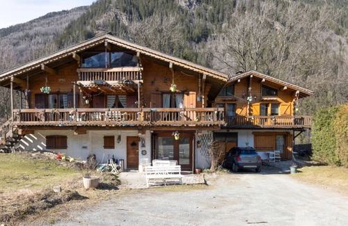 Les Houches Bed & Breakfast | Bed and Breakfast 'Merlet' with Wi-Fi