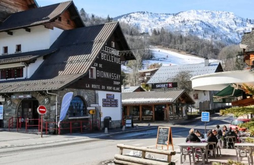 Les Houches Bed & Breakfast | Bed and Breakfast 'Merlet' with Wi-Fi