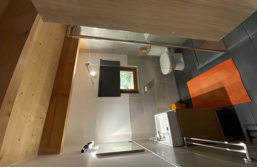 Quartier des Espesses Bed & Breakfast | Bed and Breakfast 'Orange' with Shared Pool, Wi-Fi and Air Conditioning