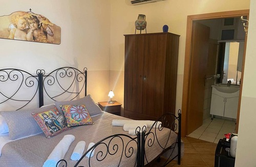 Calatabiano Apartment | Bed and relax Il Maniero-Donna Italia Room