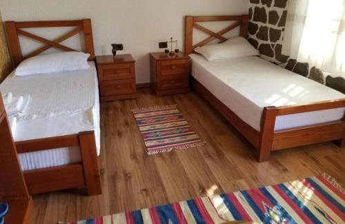 Berat House | bed & breakfast Local Living Edi