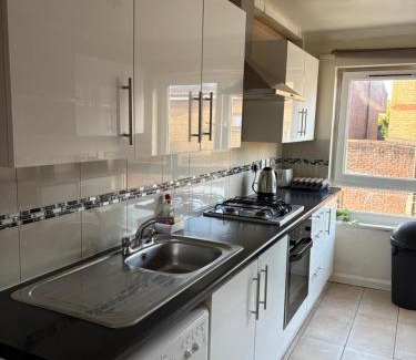 St. Ann's House | Bed in a shared female room, Bed in a shared male room, Nort London