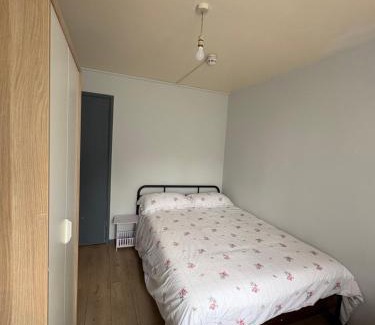 St. Ann's House | Bed in a shared female room, Bed in a shared male room, Nort London