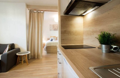 Annecy-le-Vieux Apartment | Bed & Nuts parking, vue splendide et plage à