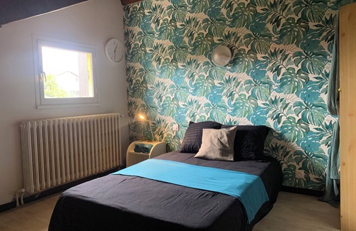 Lescar House | Bedroom + bathroom
