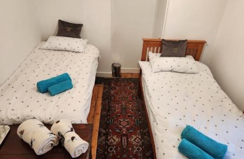 Glastonbury House | BEE GENTLE BEE KIND BEE HAPPY rooms