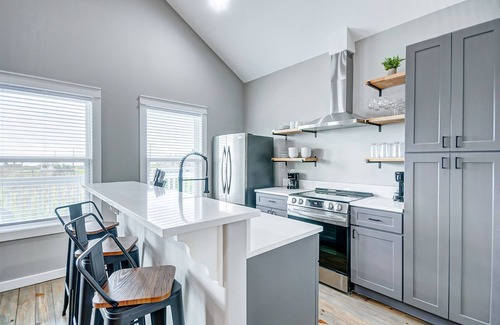 Port Bolivar House | Bee Ray's By the Seashore - a 2 bedroom, 2 bath home that sleeps 4.