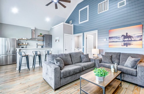 Port Bolivar House | Bee Ray's By the Seashore - a 2 bedroom, 2 bath home that sleeps 4.