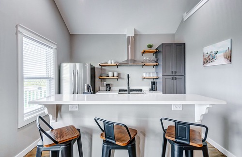 Port Bolivar House | Bee Ray's By the Seashore - a 2 bedroom, 2 bath home that sleeps 4.