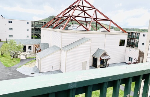Banner Elk Condo | Beech Mountain Mile High Ski Suite