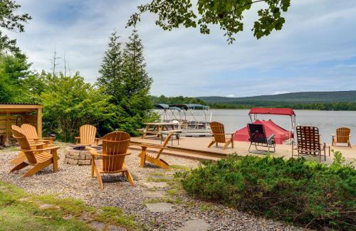 Drums House | Beech Mt Lakefront Gem! Hot Tub, Kayaks, Billiards