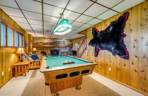 Drums House | Beech Mt Lakefront Gem! Hot Tub, Kayaks, Billiards