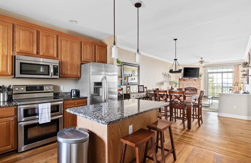 Southcrest Condo | Beech Mtn - GORGEOUS Mountain Views - Walk to Sledding Hill, slopes - Fireplace