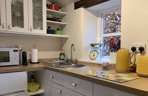 Lustleigh Cottage | BEECHNUT LODGE - Unusual gatehouse in a picturesque Devon village. Dartmoor NP.