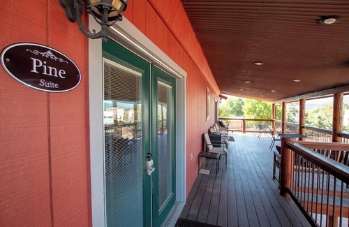 Pine Apartment | Beeline Guest House - Pine Suite