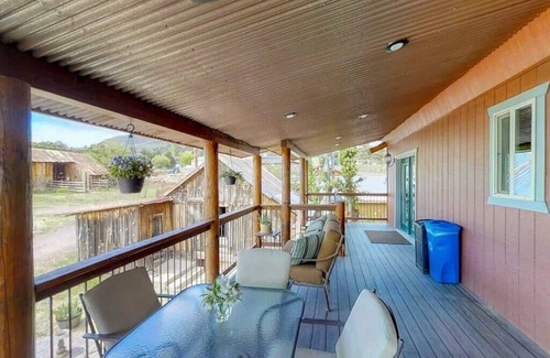 Pine Apartment | Beeline Guest House - Ponderosa Suite