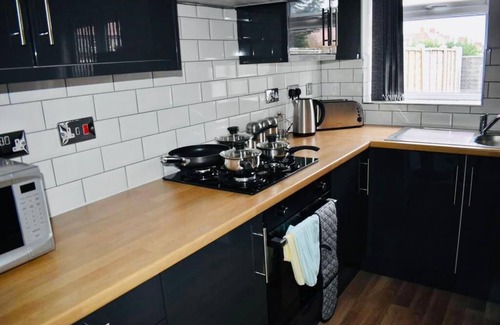 Bramcote Apartment | Beeston House (3 BR and FREE Parking)