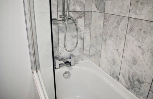 Bramcote Apartment | Beeston House (3 BR and FREE Parking)