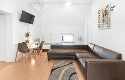 Bismarck Apartment | BEGE APARTMENT Cozy Workbase