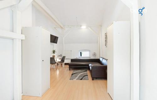Bismarck Apartment | BEGE APARTMENT Cozy Workbase