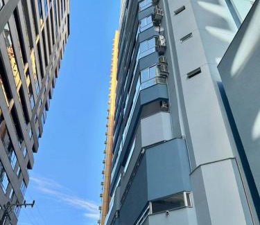 Centro House | Beira da praia, Quarto para até 2 pessoas, econômico, básico e confortável