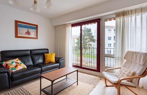 Saint-Jean-de-Luz Apartment | Bel appartement rénové, calme, proche centre et plage, balcon, 2 chambres, commerces à 150m - FR-1-4-685
