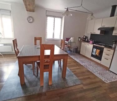 Magny-Cours Apartment | Bel appartement indépendant centre de Magny-Cours avec parking