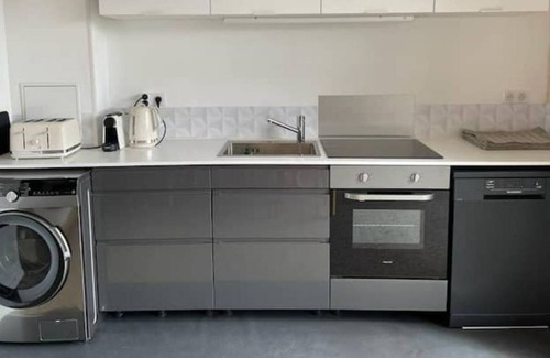 Malakoff Apartment | Bel Appartement Traversant de 3 Chambres Plein sud