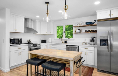 Mashpee House | Bela Vida - Steps to John's Pond, Spacious, 4 Bedroom, 3 Bathroom, Sleeps 10