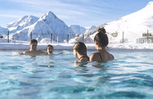 Mont-de-Lans Apartment | Belambra Clubs Les 2 Alpes Les Crestes - All inclusive - Premium Room 2 Adults and 2 Children Room Night View