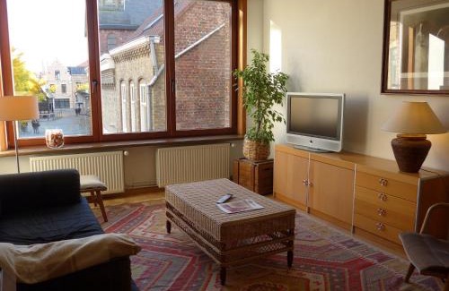 Ieper Apartment | BelArté framing shop, spacious apartment with garage in the heart of Ieper