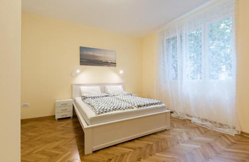 Vracar Apartment | Belgrade Center Apartment IV