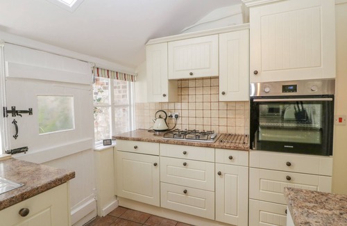 Dorchester Cottage | BELL COTTAGE, pet friendly, with open fire in Dorchester
