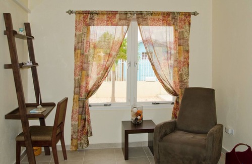 Opal House | Bella Ruby: Palm Beach-POOL BAR- 2Car Garage. The Most Beautiful Gem In Aruba!
