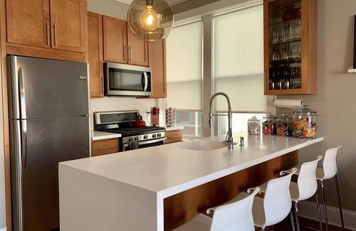 Near West Side Apartment | Bella Villa on Taylor Street Chicago’s Little Italy 1 mile west the Loop & UIC