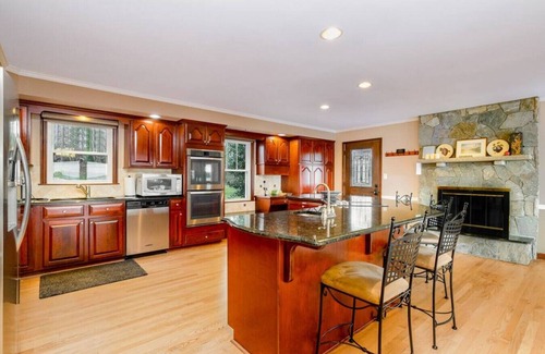 Mayhew House | Bella Vista-Beautiful panoramic lake view