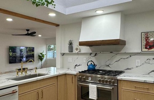 Vista House | Bella Vista Spacious 5-bed home with stunning mountain views and pool