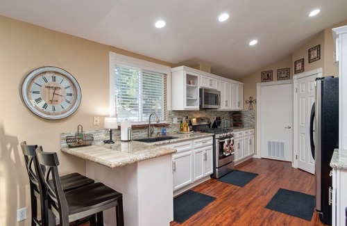 Temecula House | Bella Vista Villa Getaway Private Vineyard With Spa. Relax with Family & friends