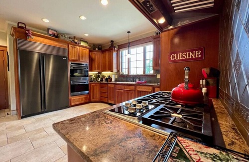 Baker City Apartment | Bella Vita Estate, Sleeps 6